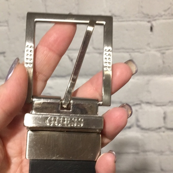 Guess Mens black belt with silver tone hardware Sz 42 🪬 like new! - Picture 2 of 4